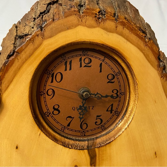 Wooden Western Decor“End of Trail” Motif Vintage Wall Clock Working Condition - Picture 6 of 6